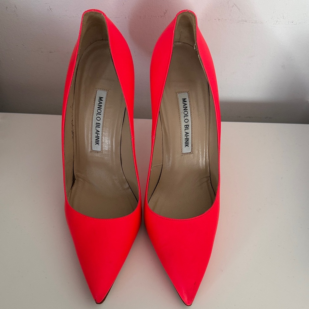 Manolo Blahnik Vibrant hot pink  Heels